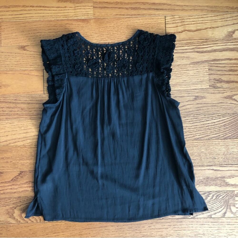 Aqua Crochet Shoulders Flutter Short Sleeves Black Casual Top Women’s Size L - Picture 8 of 10